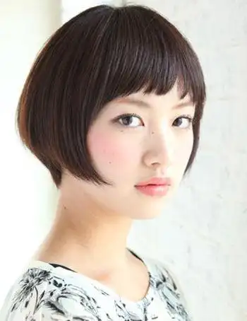 胖圆脸女生适合沙宣发吗 圆脸沙宣短烫发发型图片