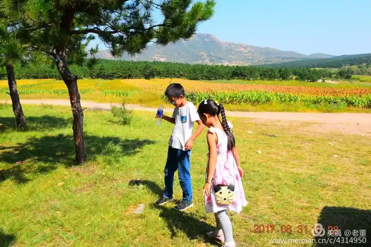 外孙一丁一朵花兄妹居住外婆家如今长大转学校要去赤峰跟着妈姥姥难舍