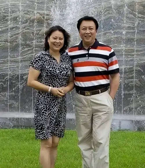 唐国强和娇妻罕见同框!