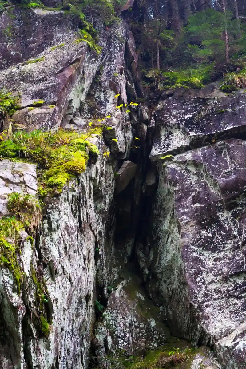 雁荡山的绝情谷,作为《神雕侠侣》中的经典场景,一直以来都是吸引游客