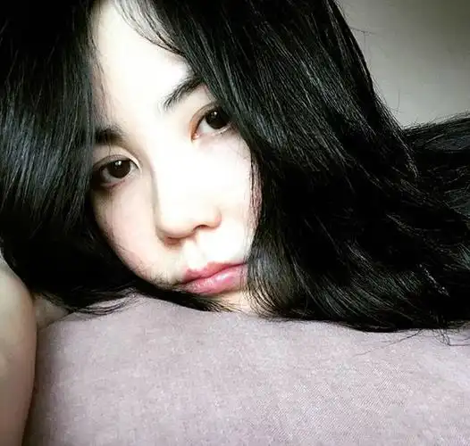 王菲犯歌瘾低调出单曲 自拍封面照冻龄似少女