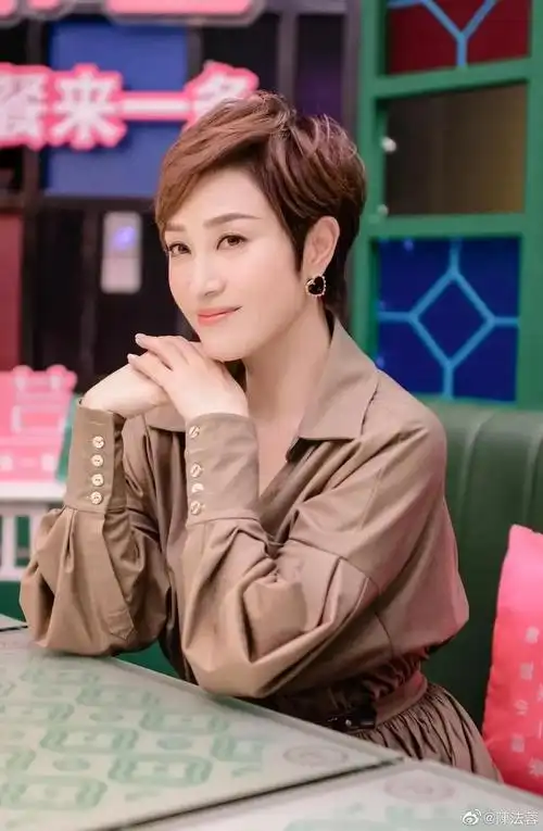 55岁陈法蓉最新写真她让我明白脸大的女人更好看