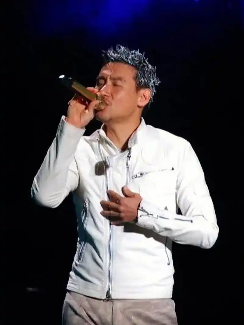 天王的歌神张学友,一首吻别唱出了多少情感,评论区说说你听这歌多大了