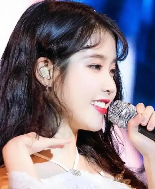 真的有女明星塌鼻子?