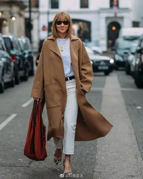 时尚街拍#欧美时尚博主的秋日街头look更新|干练有气场的大衣翠配
