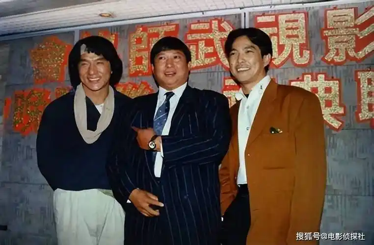 众所周知,洪金宝当年跟成龙还有元彪都是"七小福"成员,因为年龄比他们