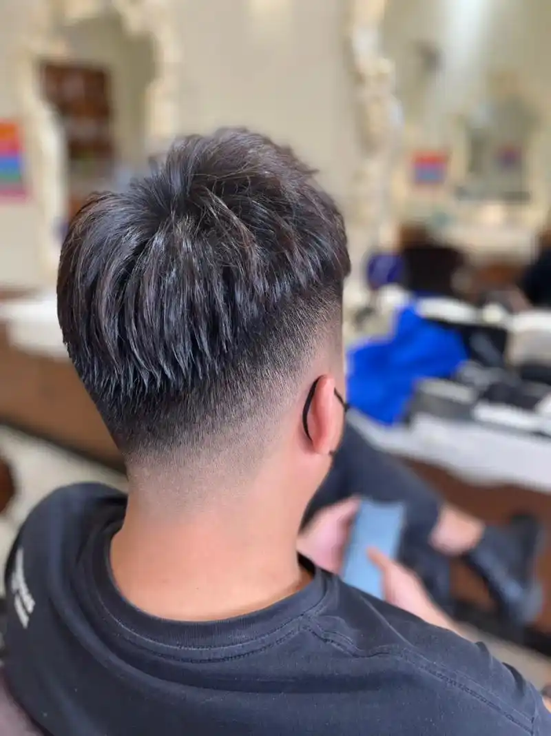 精剪 高清原相机拍摄,#原图无滤镜 ###男士烫发发型 - 抖音