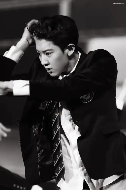 这个姿势不要太帅气了嗷嗷嗷_朴灿烈吧_百度贴吧