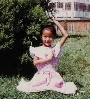 佟丽娅17岁照片曝光 拍片撞鼻子绝对没整容(图)