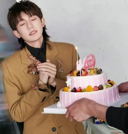 王源23岁且放青山远##王俊凯易烊千玺卡点为王源庆23岁生日