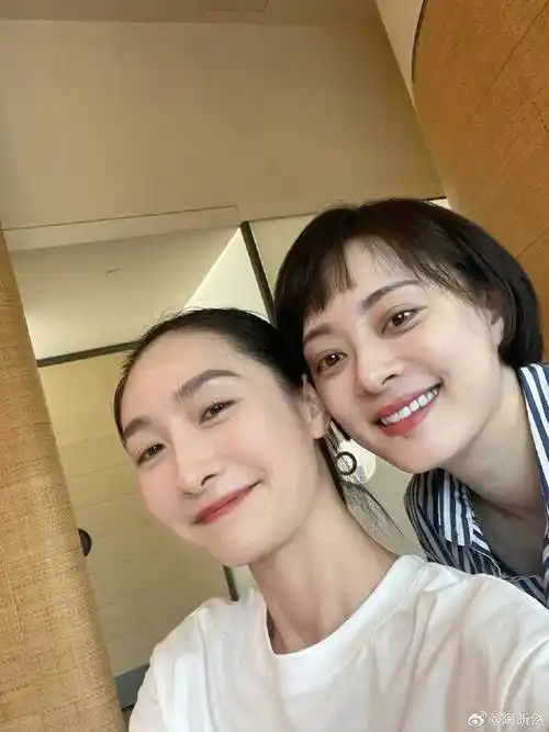 陶欣然晒与孙俪合照:这一年没有见面没有新合影,对俩人提出严肃批评