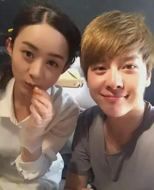 徐海乔晒出与赵丽颖合照为其庆生|娱乐圈|女明星_网易订阅