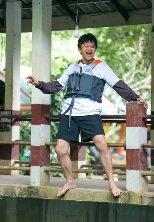 邓超曝五哈团丑照帅照,网友惊呼:果然是我超哥的风格