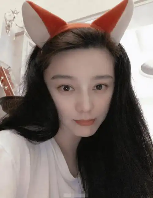 离开李晨的范冰冰晒自拍,素颜出镜皮肤水嫩,确定39岁?