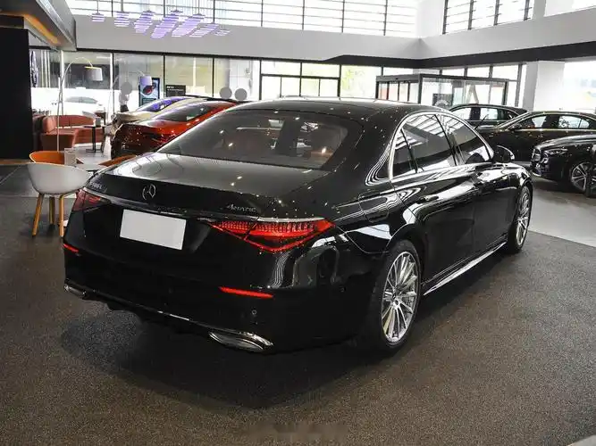 奔驰 s500l 4matic 曜岩黑/赭石棕 直接现金优惠26万,160万出头
