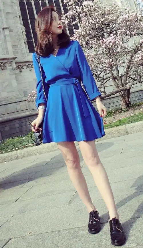 冬季穿衣搭配?学会这4个宝蓝色搭配,出街吸睛又时髦!(宝蓝色配什么颜