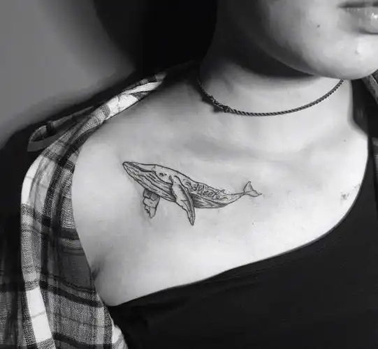 思念的鲸鱼纹身图片_肩部纹身图案