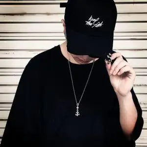 新款男士鸭舌帽图片