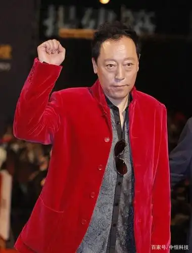 实力派演员倪大红,穿搭时尚又有型,名副其实的"潮叔"!