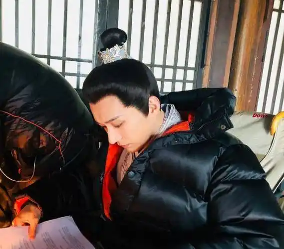 都说刘学义古装好看,那是你没见过他的这些现代装!_网友_昊辰_小庄