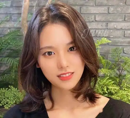 宝藏女孩的齐肩烫短发