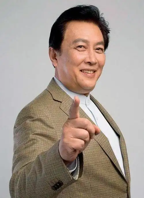 大家都知道,唐国强是一位备受尊敬的演员,他曾出演过许多伟人和帝王的