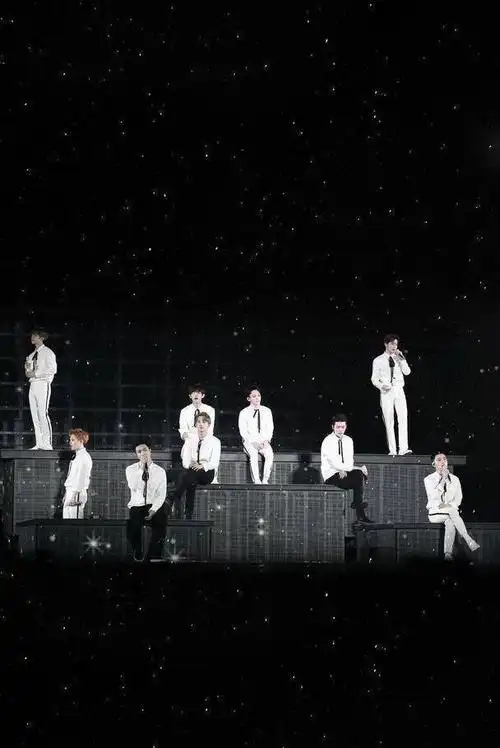 exo七周年快乐搜索exo九人图眼泪掉了下来只有唯九懂