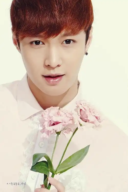 张艺兴# #lay# 140312 ivy club更新张艺兴 3p cr:namja1to4 原图
