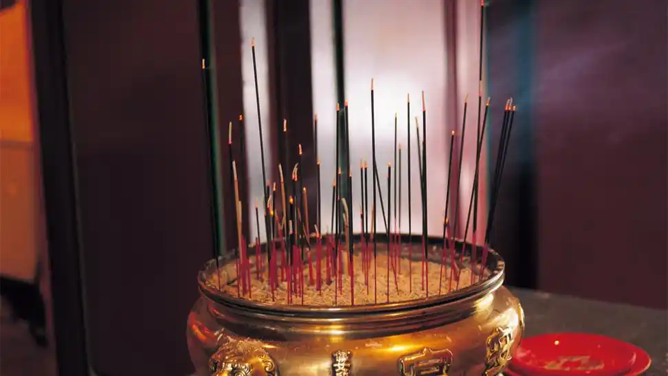 看香灰的形状,还是看香火光的高低形态?