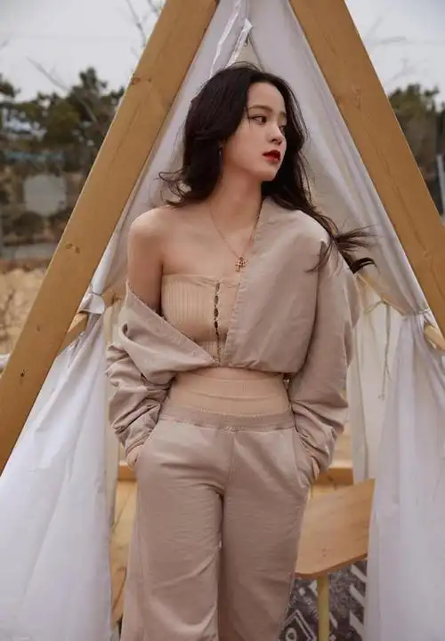 欧阳娜娜不穿内衣真空上阵凸点被骂绿茶和多个男明星亲密