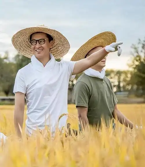 从全网黑到口碑翻红靠种大米成亿万富豪的周杰如今怎样了