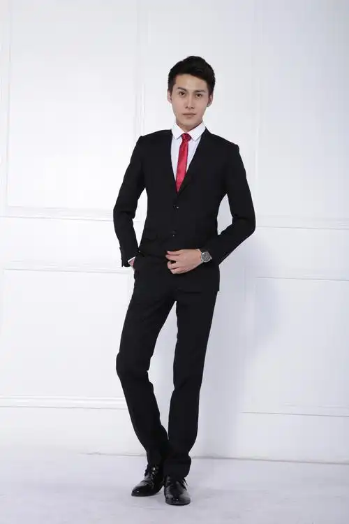 亚洲人穿男士正装,在不同场合和季节会挑选不同颜色的西装来