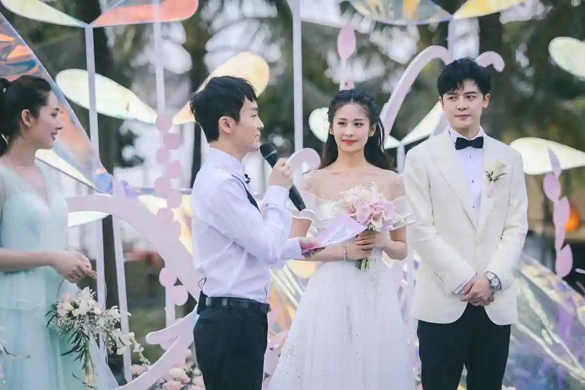 付辛博婚礼深情拥吻颖儿这辈子都给你捂脚