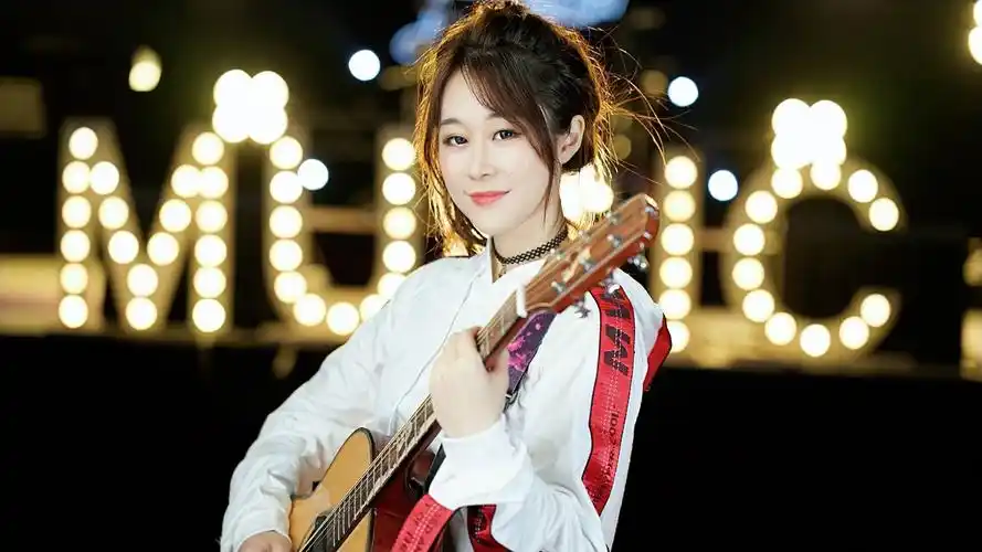 邓丽欣《黑白照》,听了很多年的粤语歌,里面的故事你知道吗