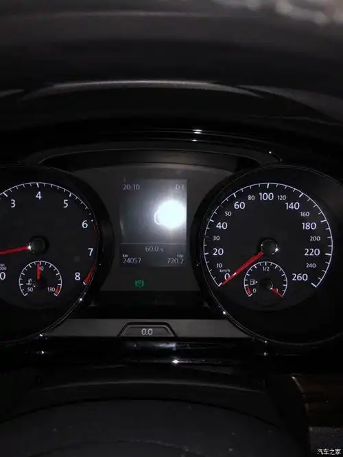 请问一下,凌渡仪表盘这个温度显示60度是什么鬼啊?