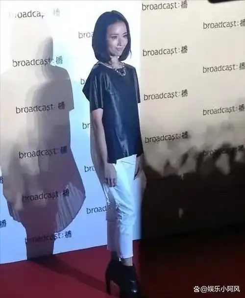 对比之下才知上镜脸真吃香现实干瘪无美感荧幕上光彩照人