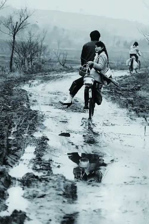 照片摄于90年代初溧阳戴埠乌山岕生活在乡村,感受着时代的变迁,不禁