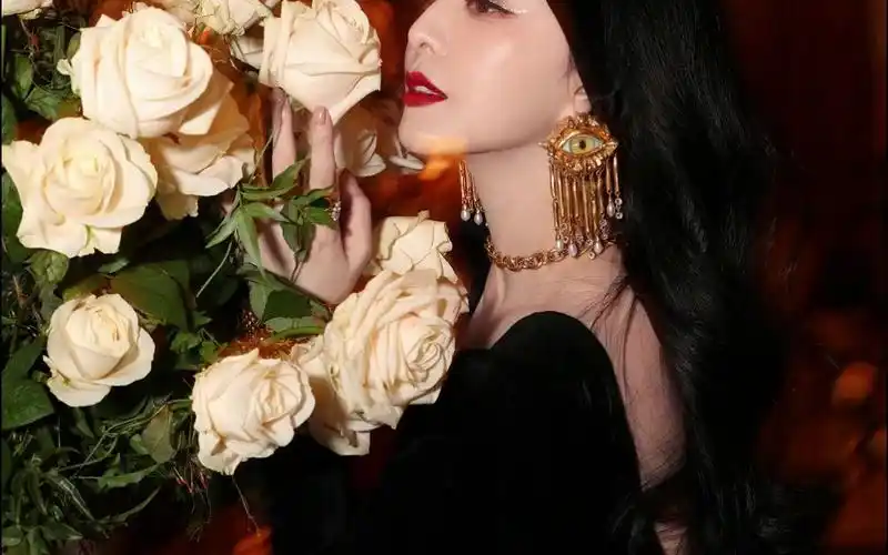 范冰冰schiaparelli大秀