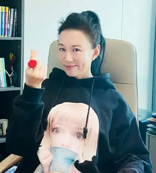 国家一级演员马丽:毕业就结婚,与丈夫恩爱30余年生子,幸福美满_网易