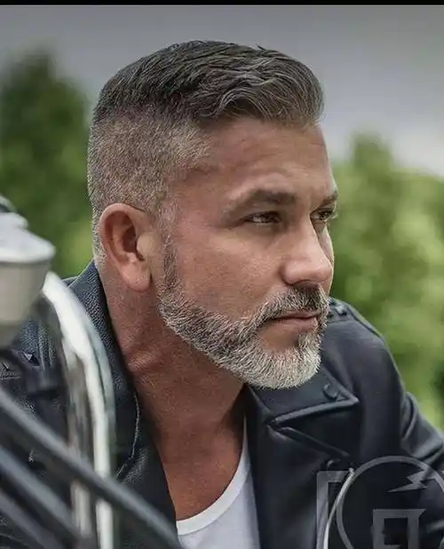 男人过了45岁,想换发型试试这几种,时尚有型很精神_男士们_头发_修剪