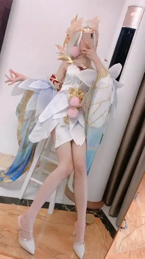 小姐姐cos的貂蝉这腿也太长了吧