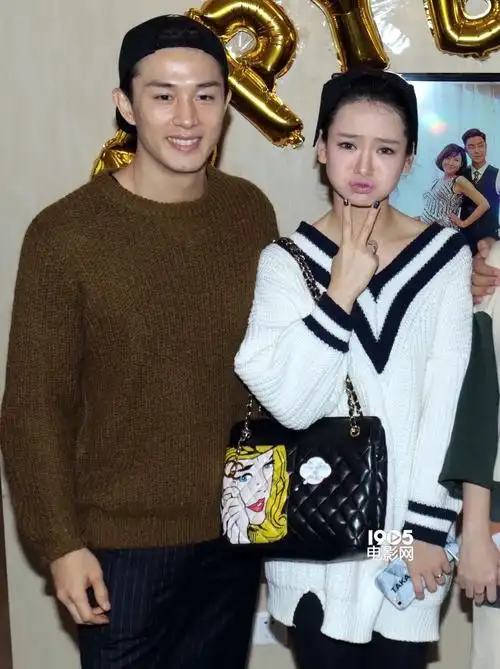 袁成杰为二胎儿子办满月派对 戚薇携老公甜蜜捧场