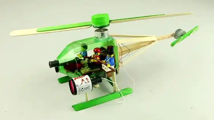 教你如何用塑料瓶手工制作简易小飞机玩具