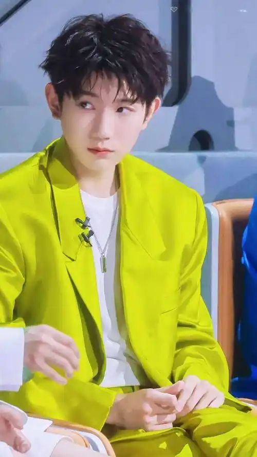 王源绿西装的绝美新图