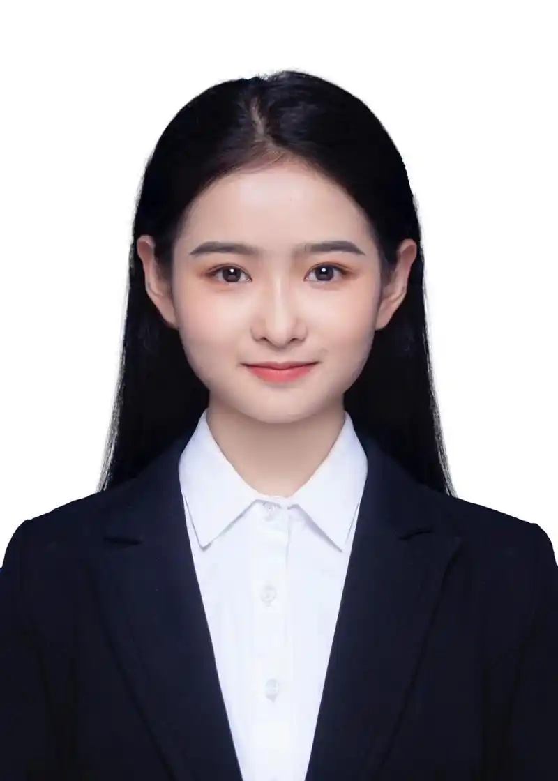 从前的那个小女孩长大了,穿上职业装后就是一位大人了证件照 证件照