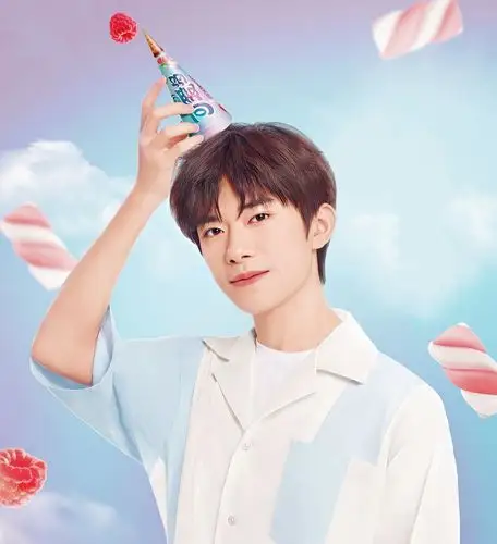 易烊千玺 可爱多品牌代言人