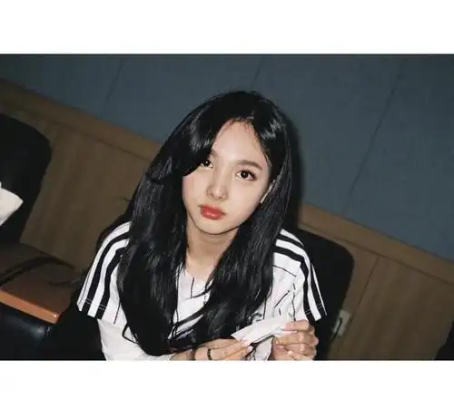 分享一下林娜琏头像 自拍!