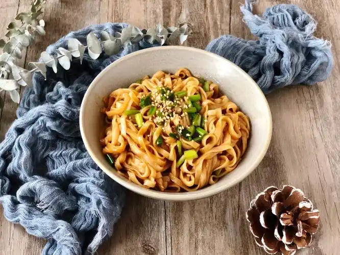 香喷喷的葱油拌面的做法配方特别好吃简单快手又美味