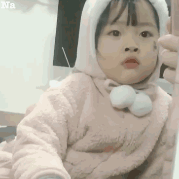 这个6岁姑娘萌坏了没上过综艺却用表情包火爆了全球