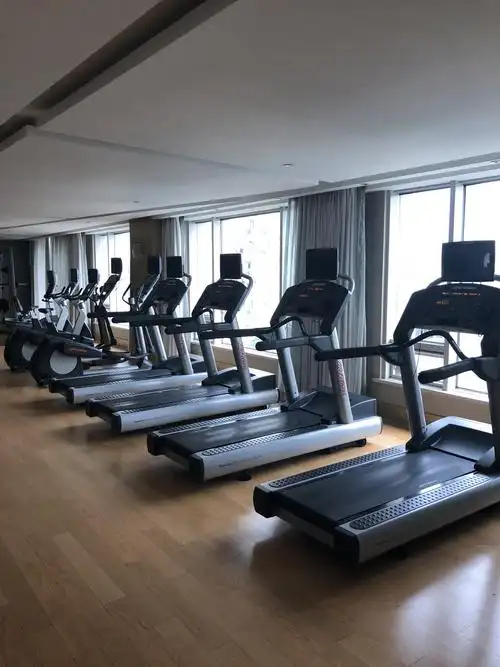 健身房有人在健身,为了不让其他客人入境,照片拍的挺割裂,请见谅!